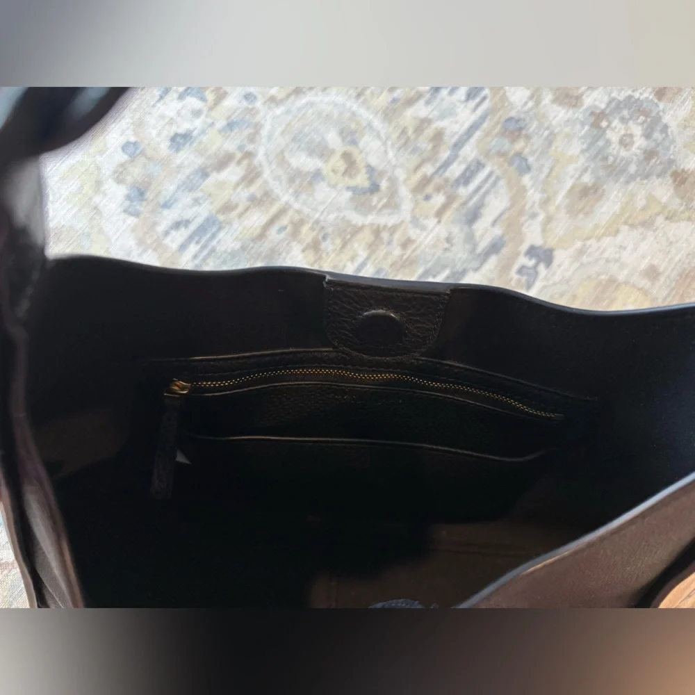 Tory Burch Miller Classic Shoulder Hobo bag in black - Picture 4 of 6